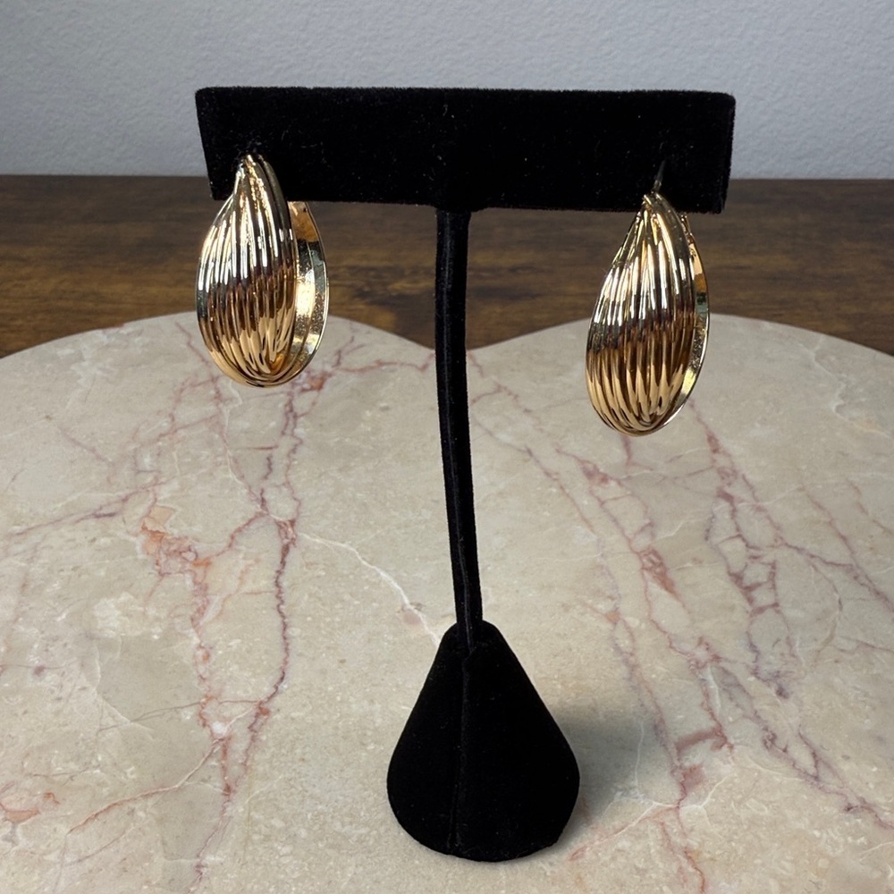Elegant Gold Hoop Earrings
